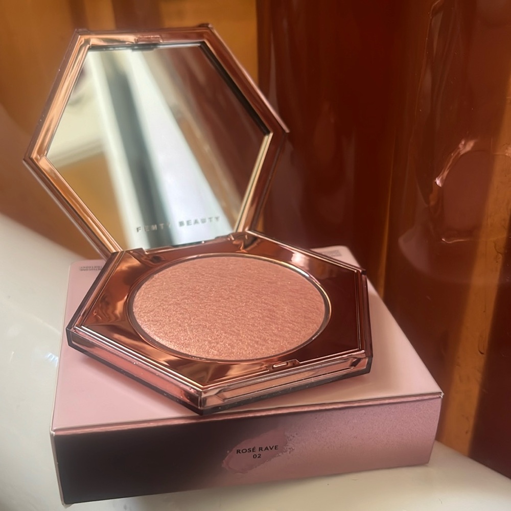 Fenty Beauty - Diamond Bomb (Rosé Rave 02)
